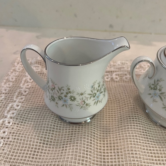 Noritake lidded sugar bowl and creamer. Patten is 2031 Savannah - Picture 15 of 15